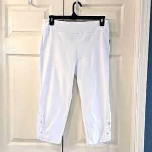 NEW (NWT) Bella Rose Petite White Cropped Pants with Lace Detail. Large PL